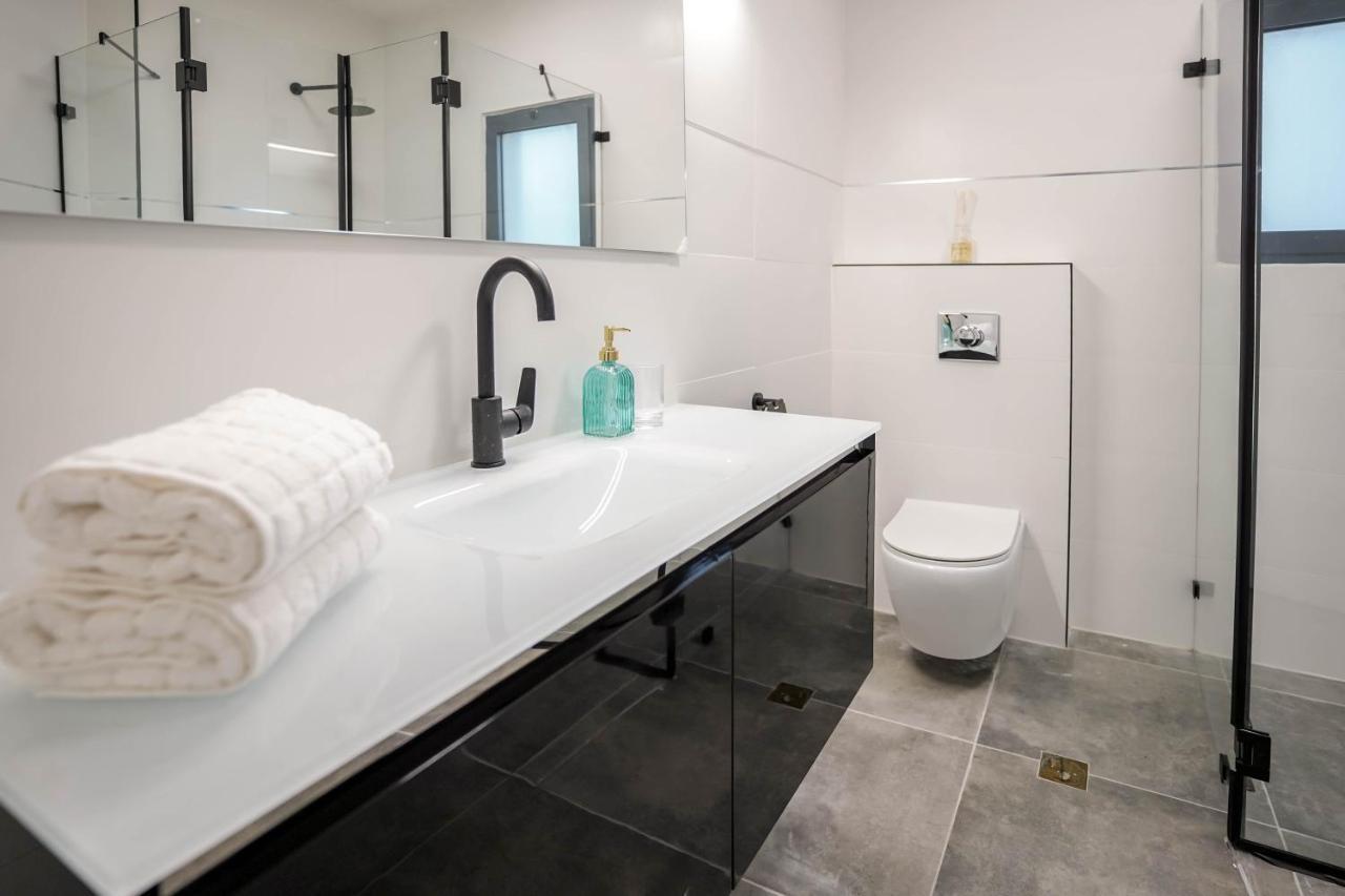 וילה רוני בריכה מחוממת Villa Roni Heated Pool Eilat Exteriör bild