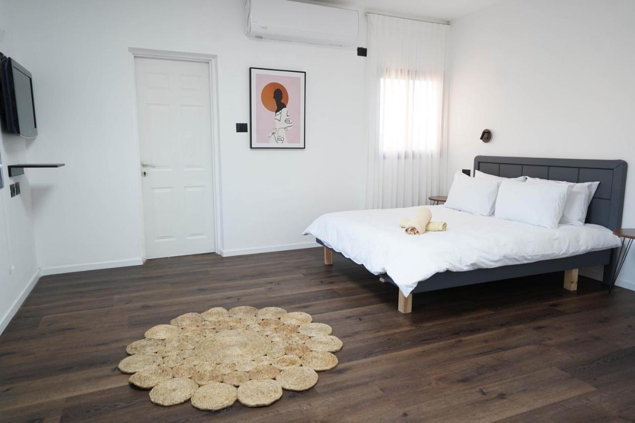 וילה רוני בריכה מחוממת Villa Roni Heated Pool Eilat Exteriör bild