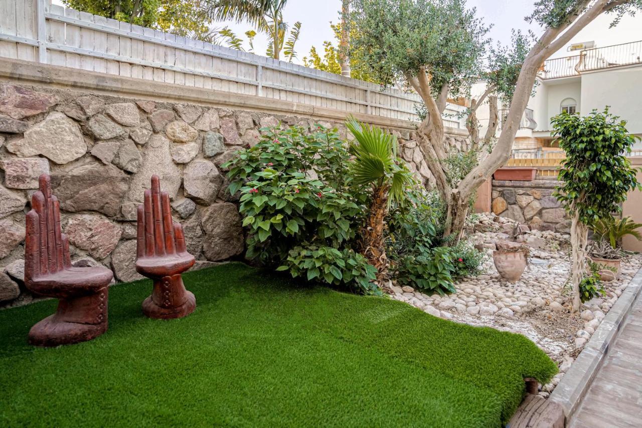 וילה רוני בריכה מחוממת Villa Roni Heated Pool Eilat Exteriör bild