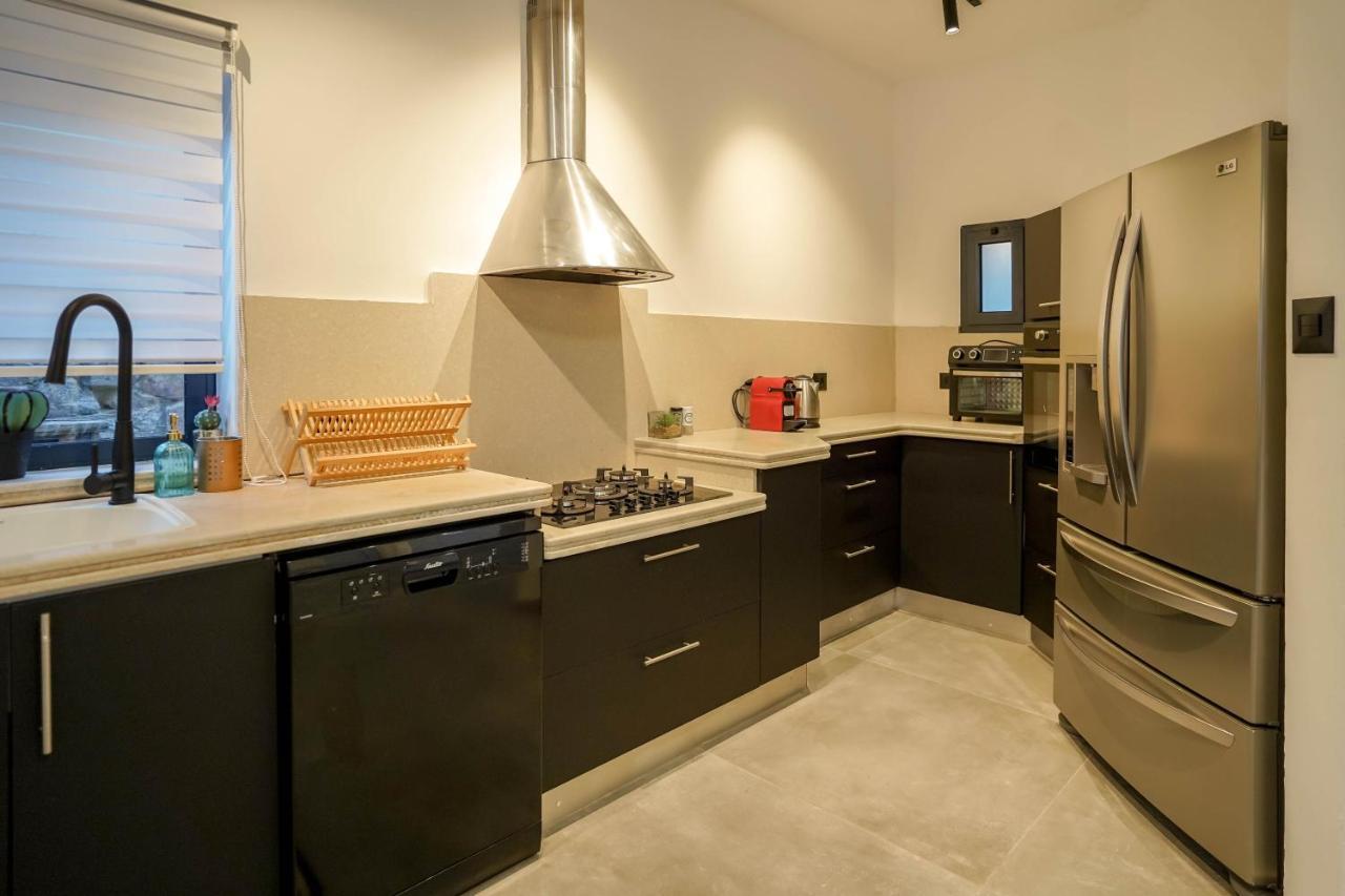 וילה רוני בריכה מחוממת Villa Roni Heated Pool Eilat Exteriör bild